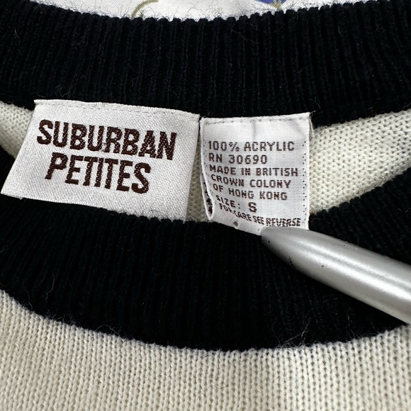 Women’s Small Cream Pullover Sweater w/ Black Bows & Jeweled Appliqué. - Picture 5 of 10